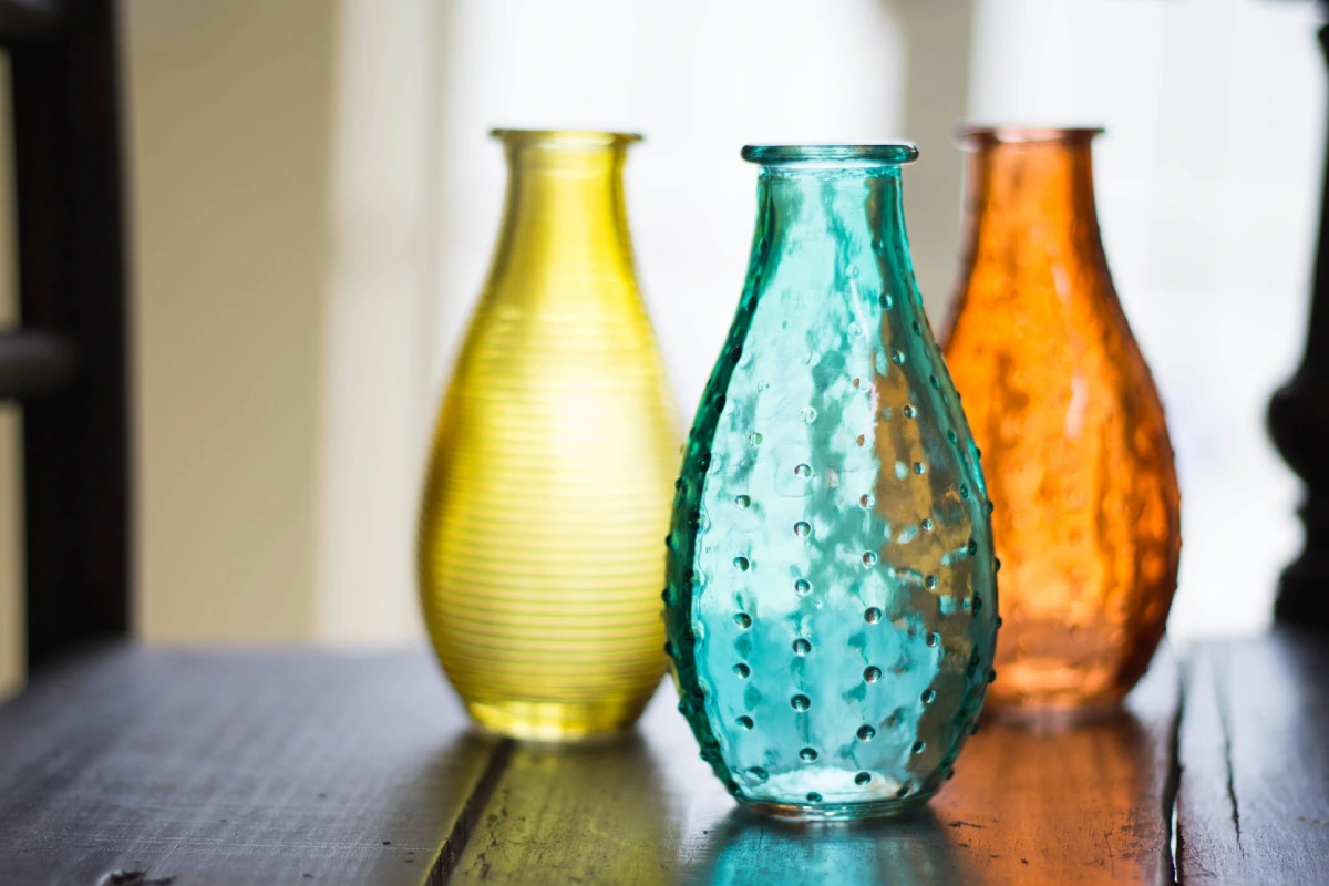 پاك كردن رسوب آب از شیشه گلدان