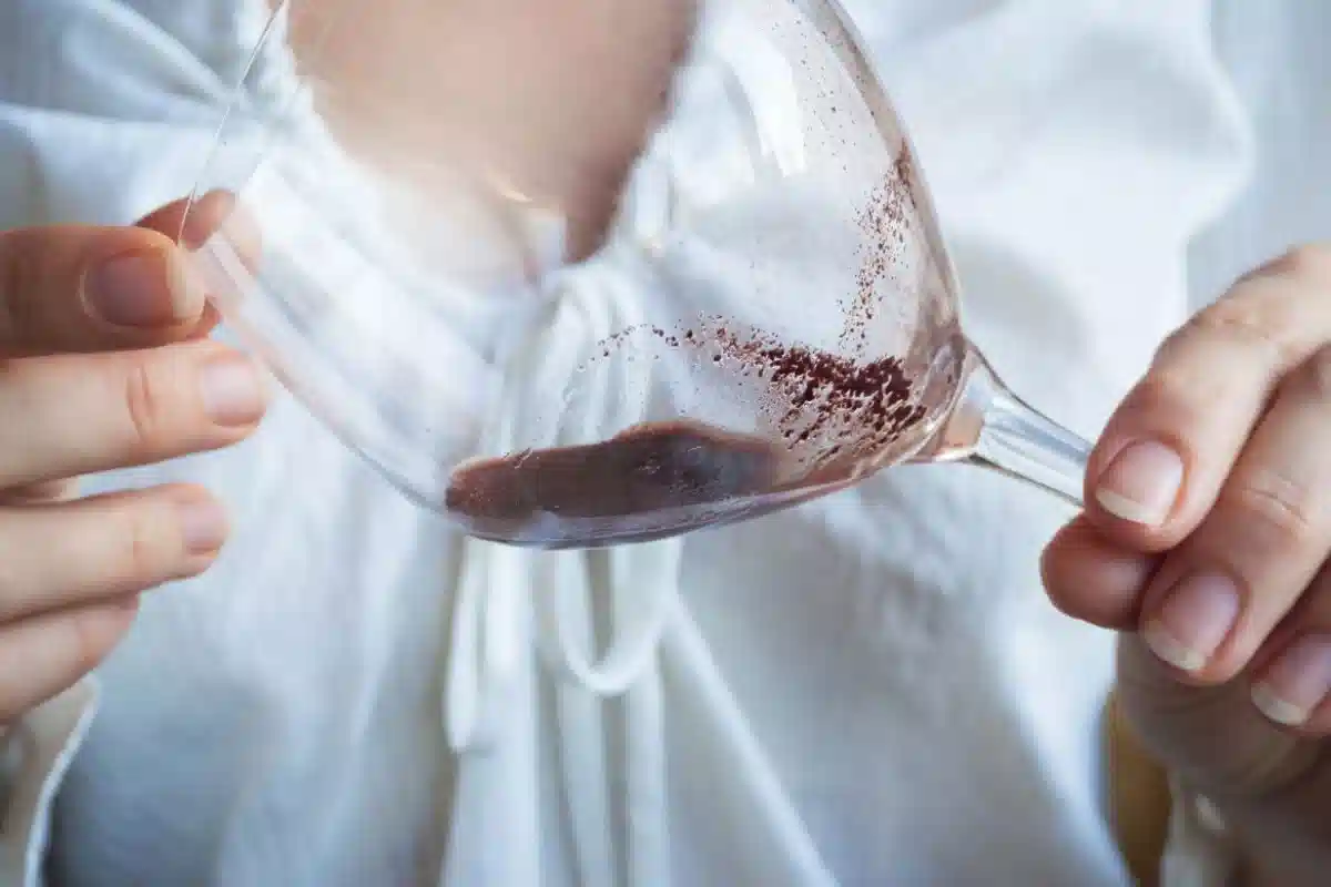 پاك كردن رسوب آب از شیشه گلدان