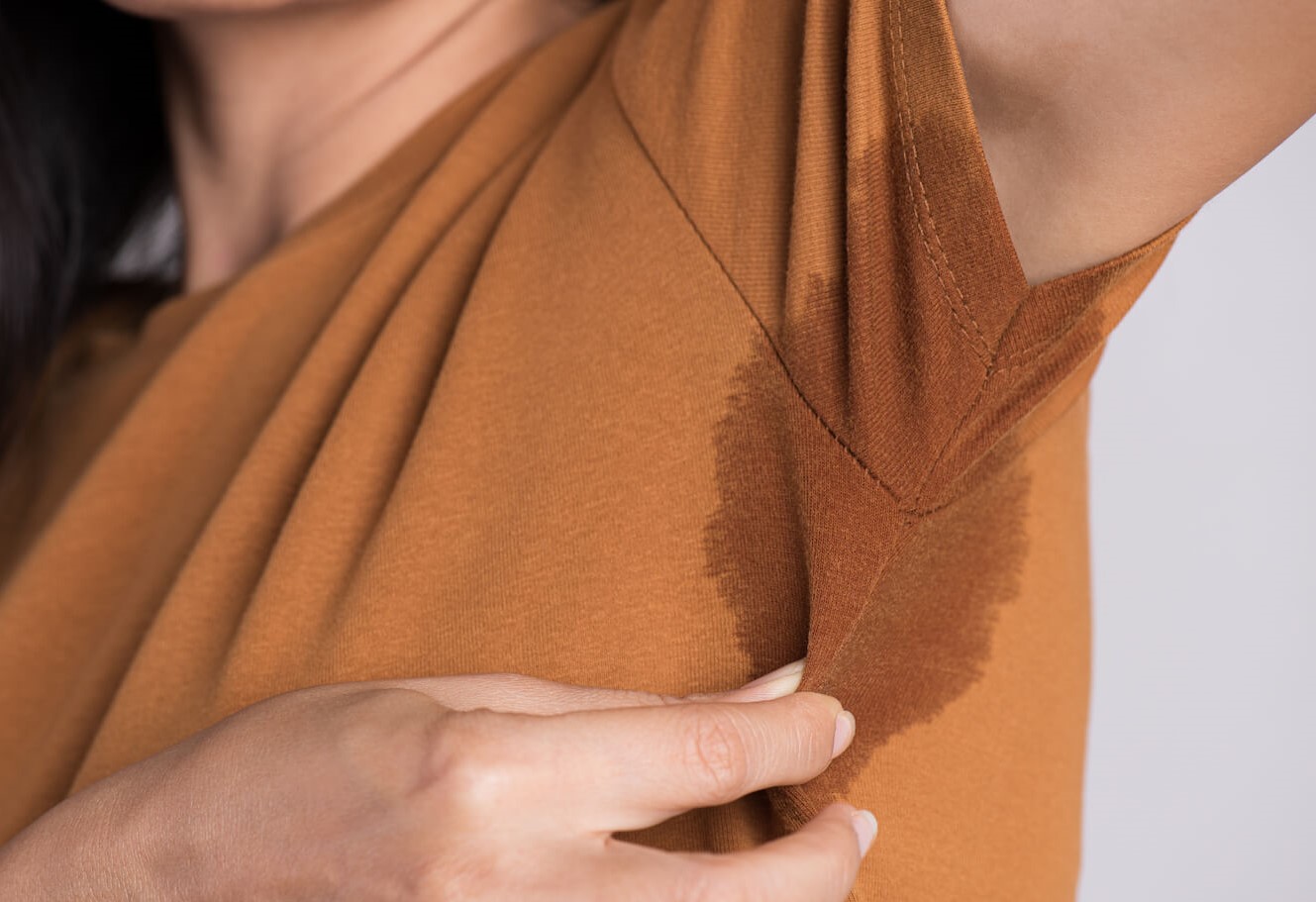 بوی بد عرق - علت بوی بد عرق زیر بغل زنان