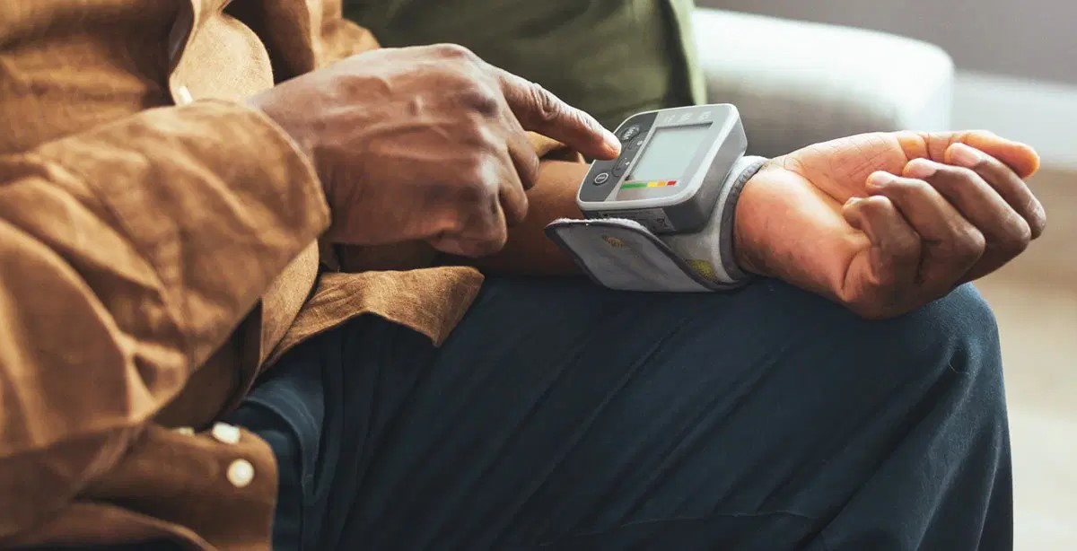 درمان فشار خون بالا در خانه - درمان فشار خون بالا با عرقیات گیاهی