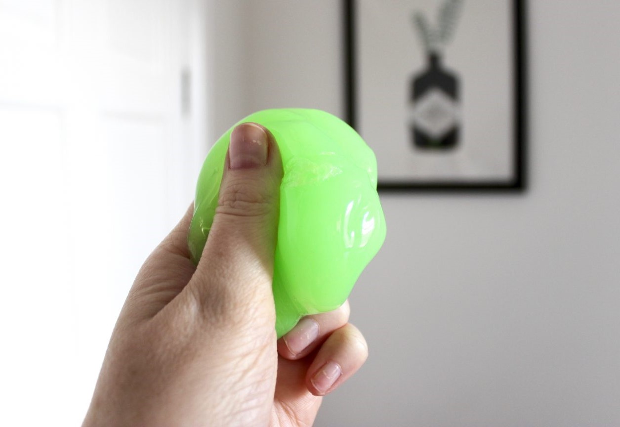 پاک کردن اسلایم از روی مو با یخ