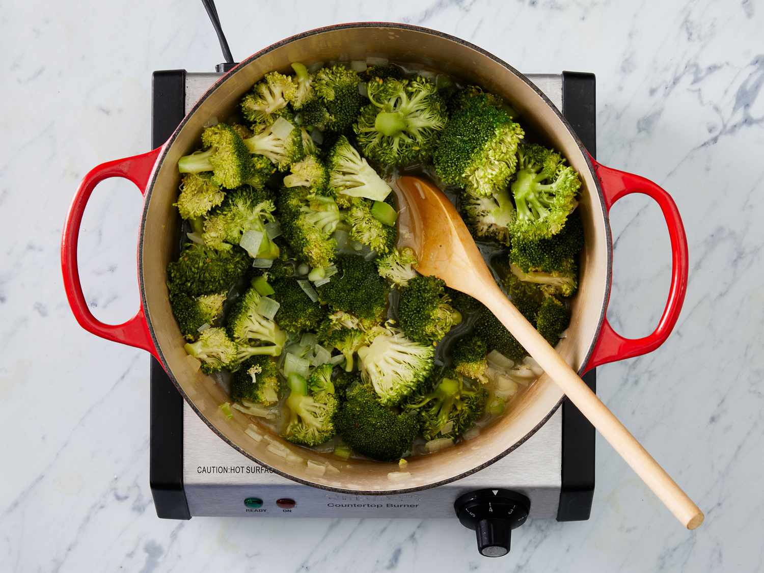 ۵ مدل سوپ با کلم بروکلی تفت دادن بروكلي