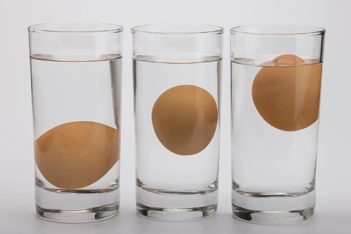 روش تشخیص تخم مرغ سالم با آب